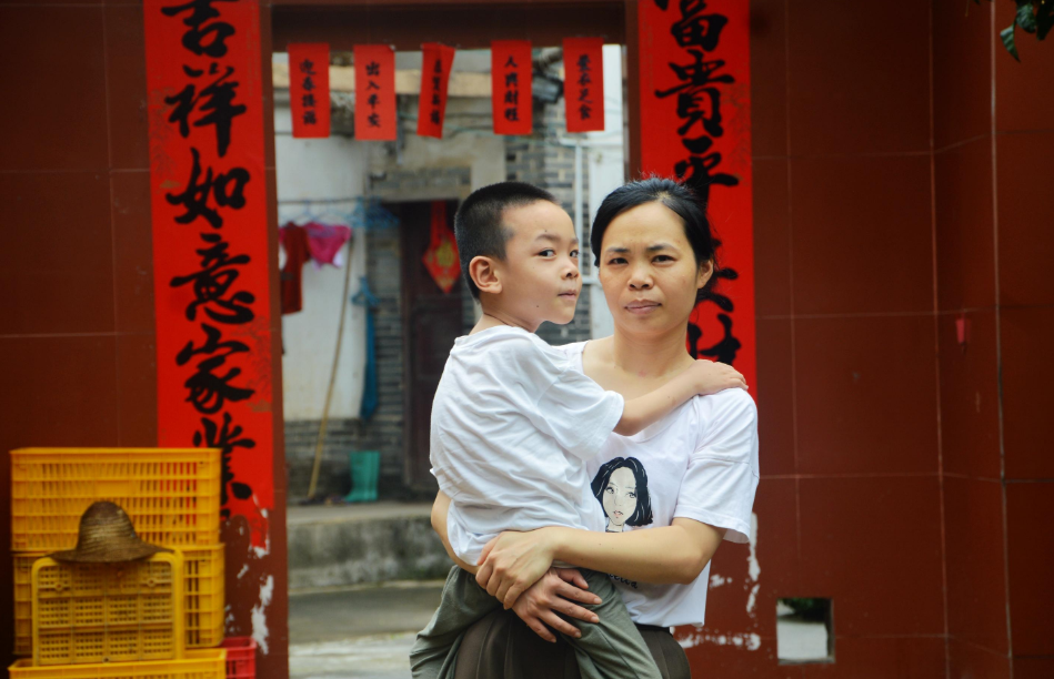 32岁女子做3次试管终于成功，谁知生下一男一女龙凤胎后，悲剧了