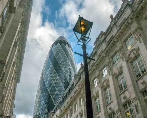 佐助换上鼬的眼睛后，佐助自己的眼睛去哪了？